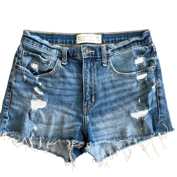 Abercrombie & Fitch Pants - ABERCROMBIE & Fitch The Boyfriend Mid Rise Short Distressed Raw Hem Size 26/2 R